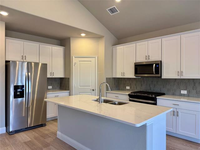 Building Photo - 685 Briar Dr