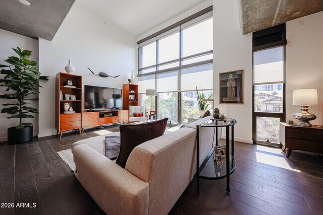 Foto del edificio - 100 W Portland St