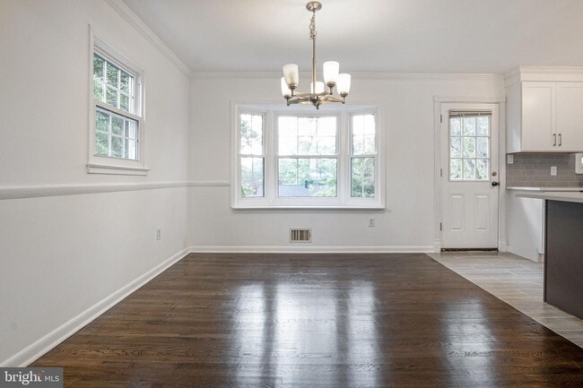 Building Photo - 4809 Camelot St