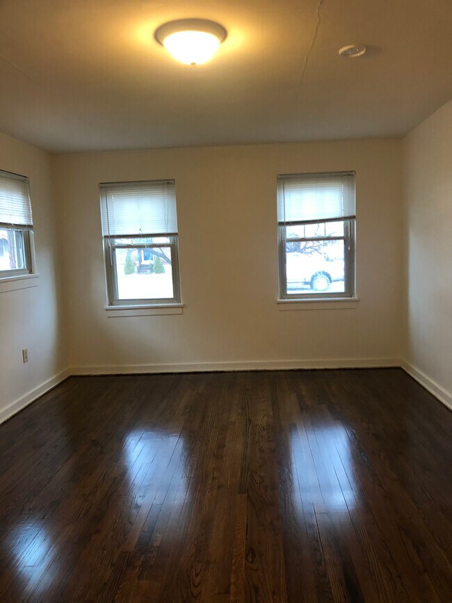 Building Photo - 1243 W 7th St