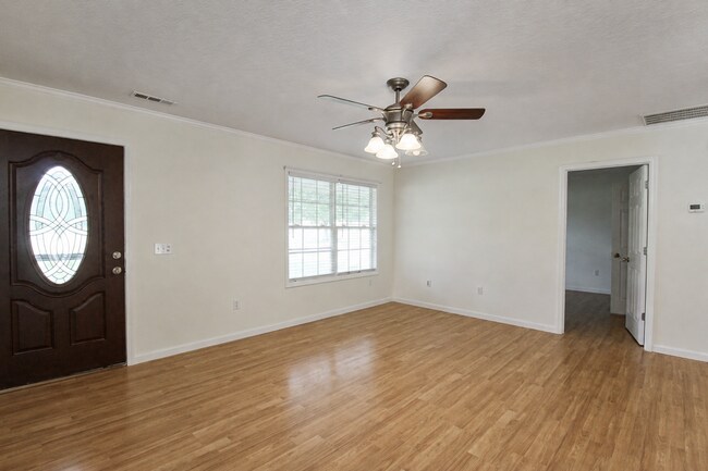 Foto del edificio - 700 Purvin Lollar Rd