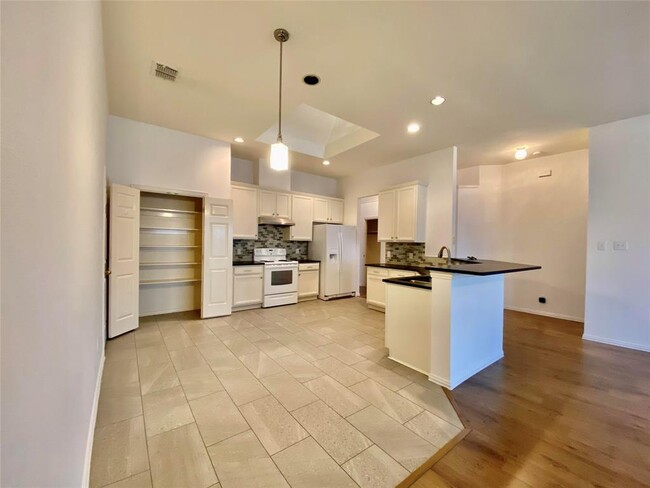 Foto del edificio - 5721 Seneca Dr
