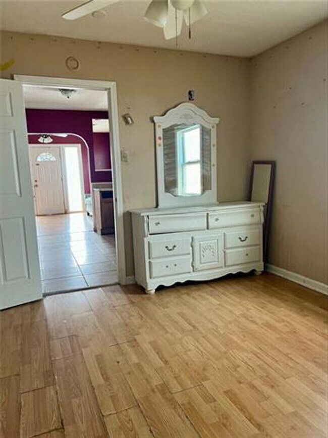 Building Photo - 1959 Hope St