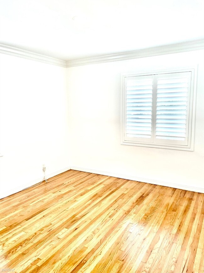 Building Photo - 2 br, 1 bath 4plex - 14619 Moorpark St 25