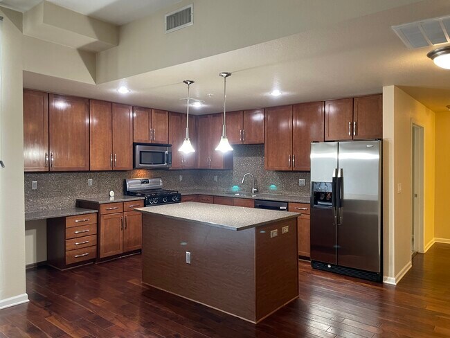 Foto del edificio - 8165 E Lowry Blvd