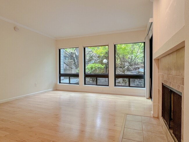 Building Photo - Spacious 2bd/2bth Licton Springs Condo - $...
