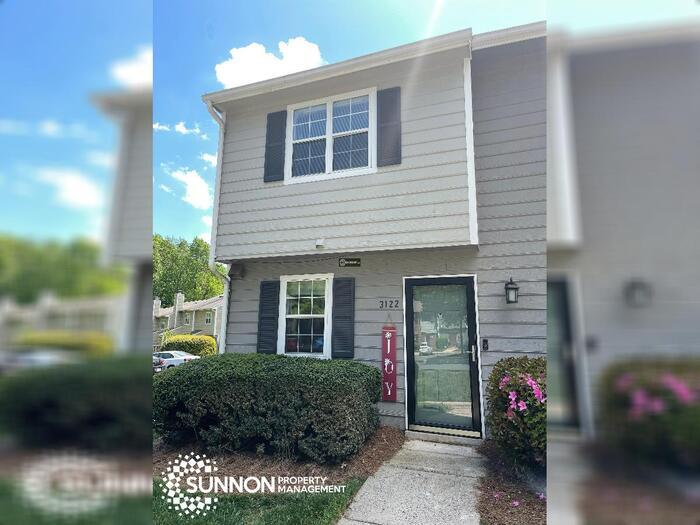 Primary Photo - 2 BD, 1.5 Bath Townhome in quiet Heathstea...
