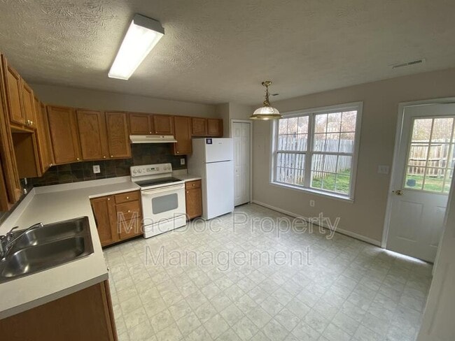 Building Photo - 9605 Coventry Creek Dr