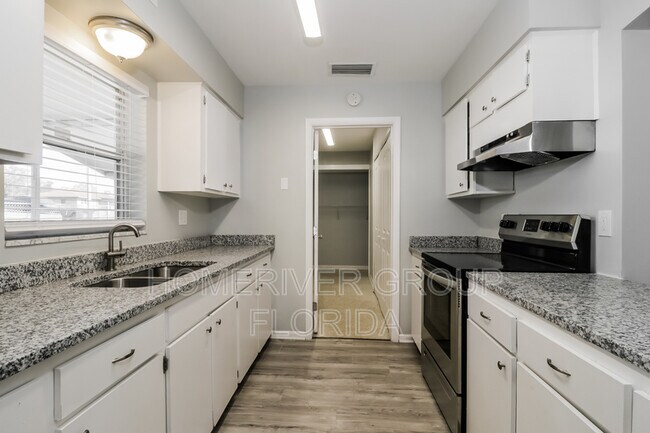 Building Photo - 7088 Spring Hill Dr