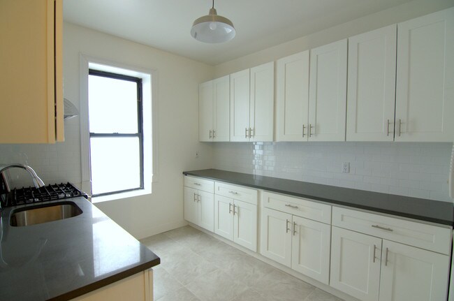 Building Photo - 2115 24th Ave