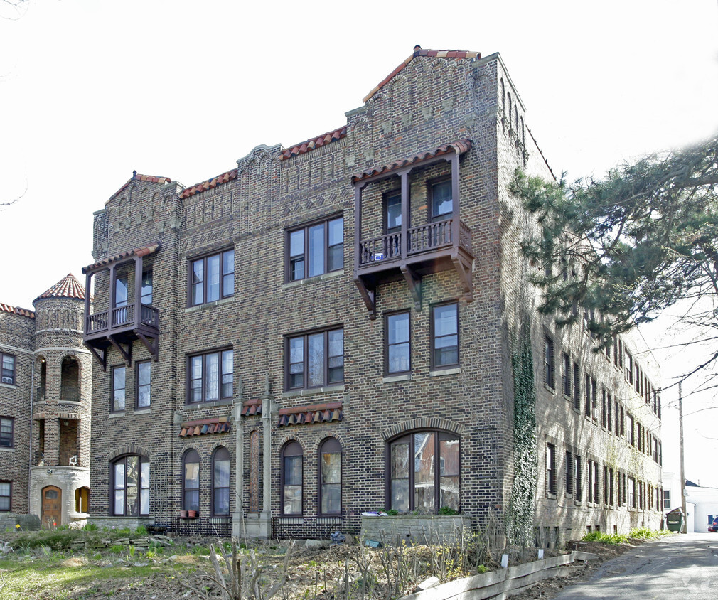 Primary Photo - Humboldt Apartments