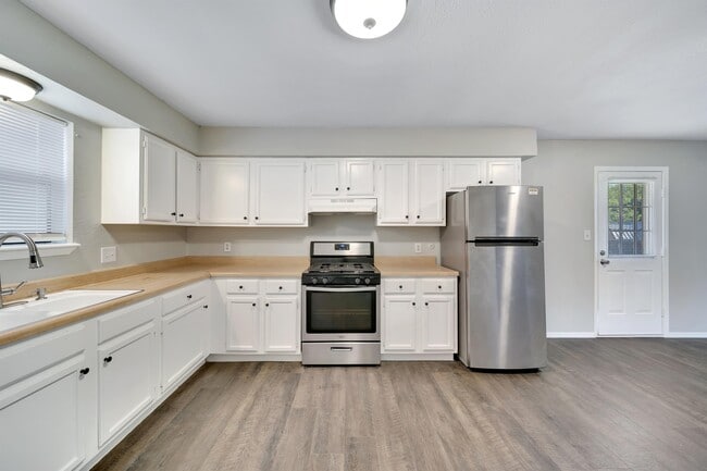 Building Photo - 595 W 150th St