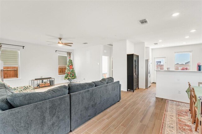 Foto del edificio - 308 Singing Dove Wy