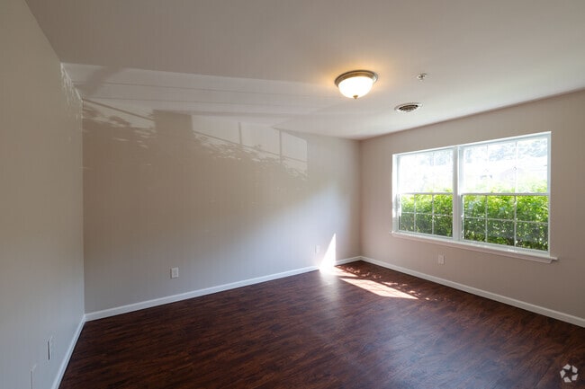 2HAB, 2BA con sala de estar - 1093SF - Greenbush Terrace