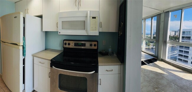 Foto del edificio - 3100 NE 49th St