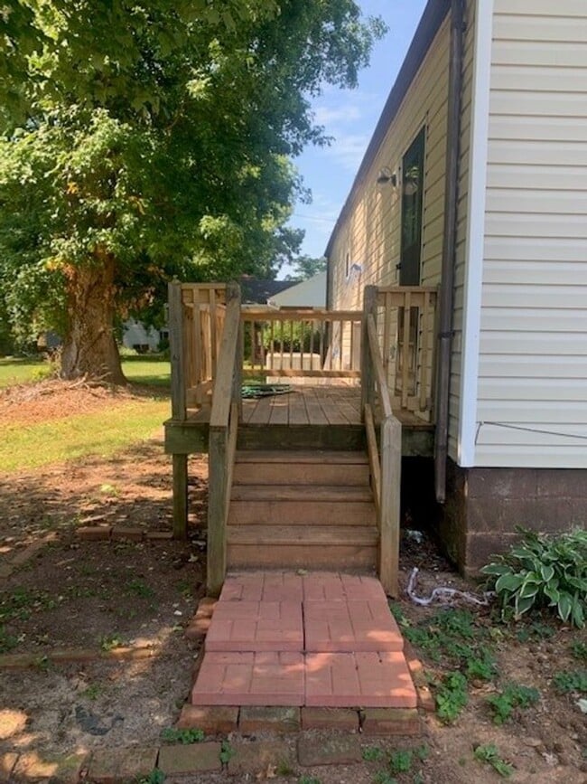 Foto del edificio - Updated 2 Bed 2 Bath In Peaceful Brown Summit