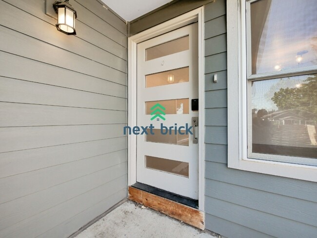 Building Photo - 3 Bed 1 Bath Charming Seattle Home is Ready for Rent!