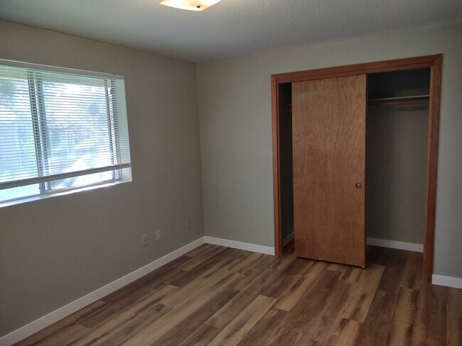 Foto del edificio - 2111 NW Hill St