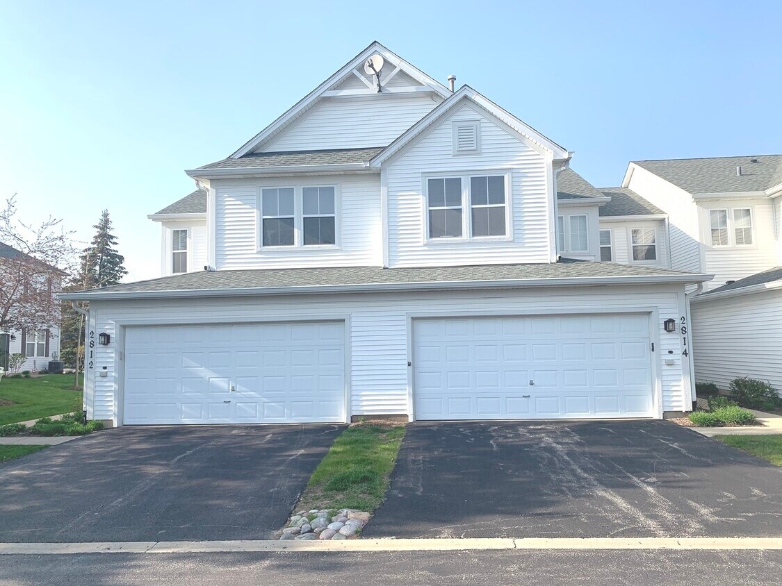 2814 Falling Waters Dr Unit 2814, Lindenhurst, IL 60046 Condo for