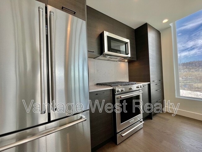 Building Photo - 1191-1191 Sunset Dr