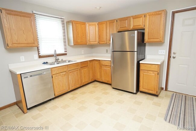 Building Photo - 43373 Alva Dr