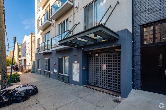 Building Photo - 369 Harman St