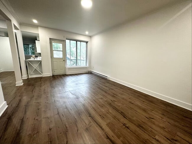 Building Photo - 6635-6645 Av Fielding