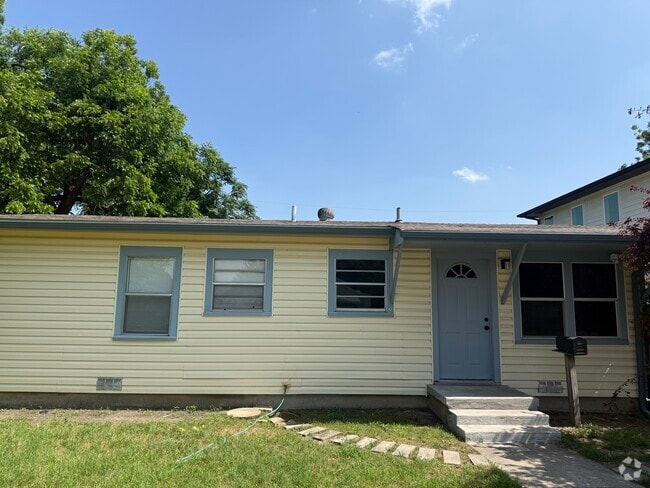 Building Photo - 1836 Carver Ave