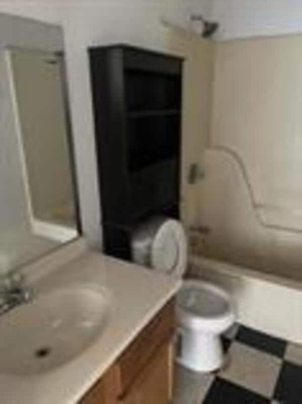 Building Photo - 306 N Pool St