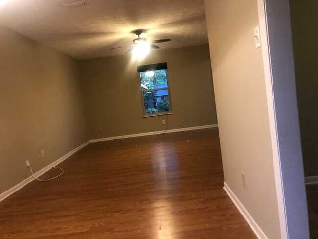 Foto del edificio - Charming 4-Bedroom Cape Cod Home in Knoxville