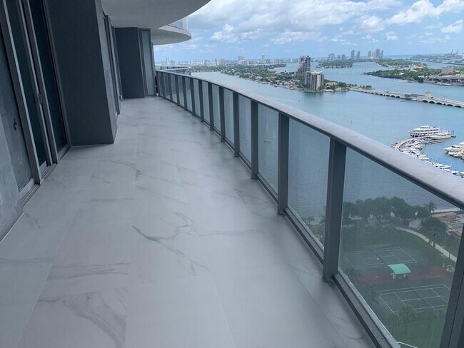 Foto del edificio - 488 NE 18th St