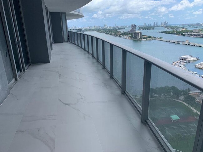 Building Photo - 488 NE 18th St