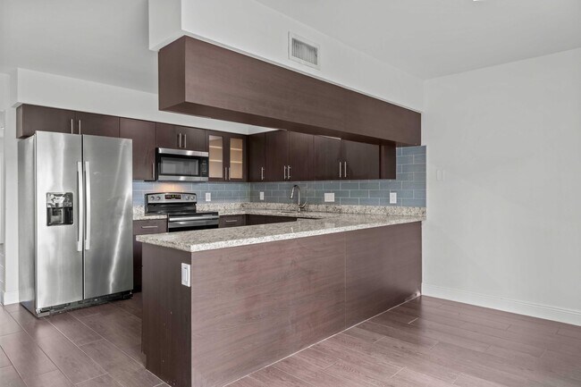Foto del edificio - 2133 NE 56th Ct