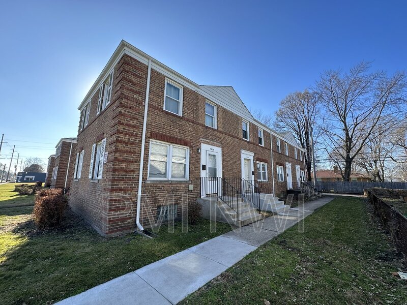 Primary Photo - 7230 Columbia Ave