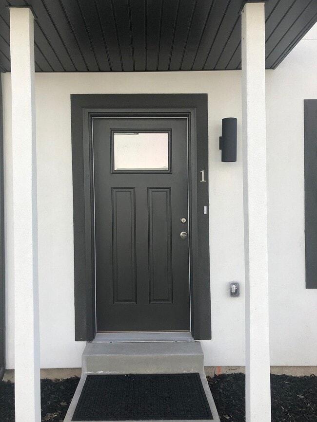 Building Photo - Stunning NEW Duplex in Murray