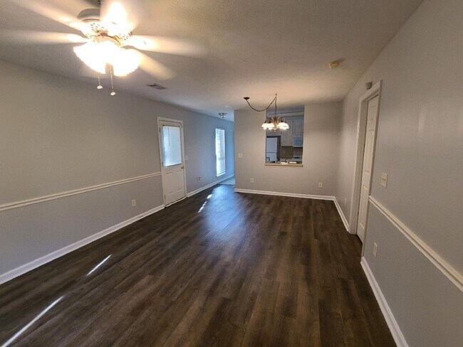 Building Photo - 3 Bedroom 2 Bath Duplex in Harris County