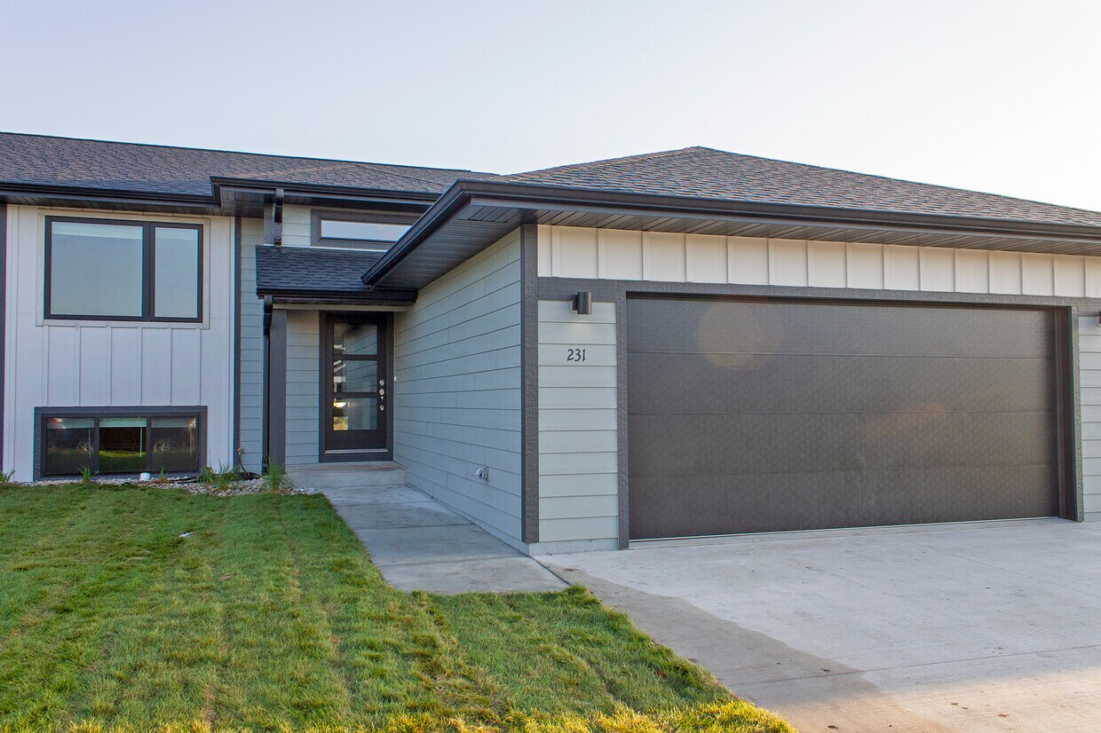 231 East Bluebell - 231 E Blue Bell Dr