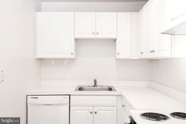 Building Photo - 1220 Sansom St