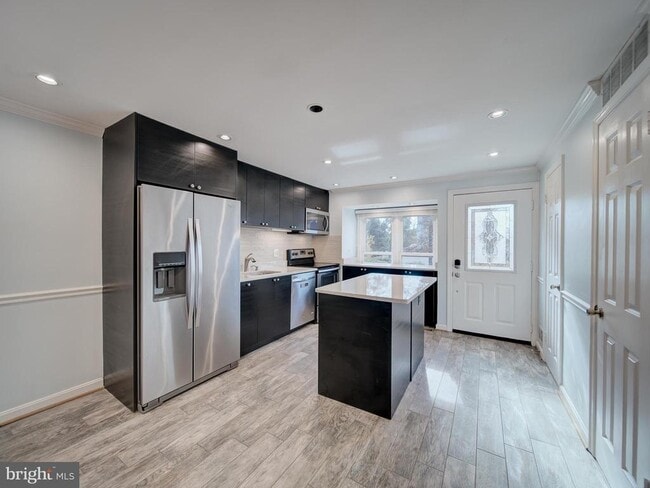 Building Photo - 6191 Little Valley Way