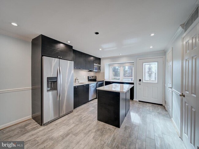 Foto del edificio - 6191 Little Valley Way