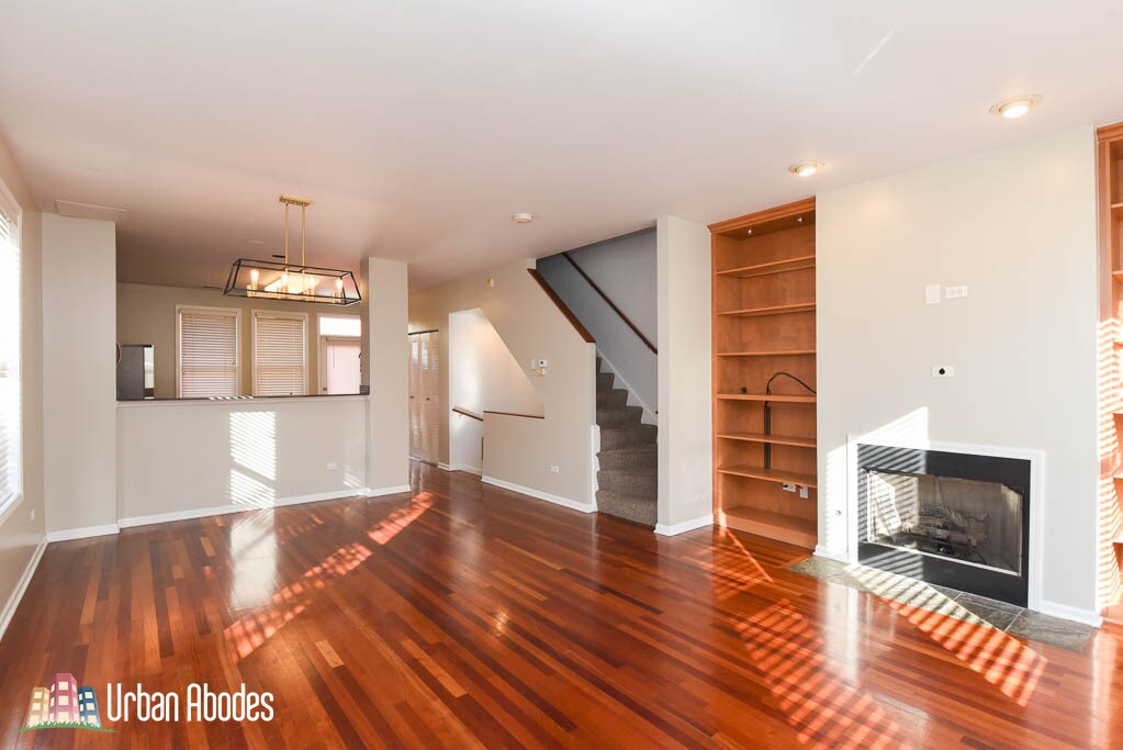 1000 N Crosby St Unit TH, Chicago, IL 60610 Condo for Rent in Chicago