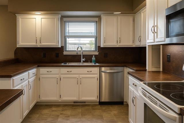 Building Photo - 2802 Heritage
