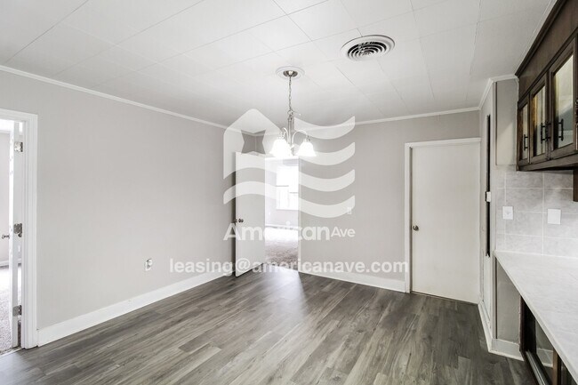 Foto del edificio - 2224 Harding Rd