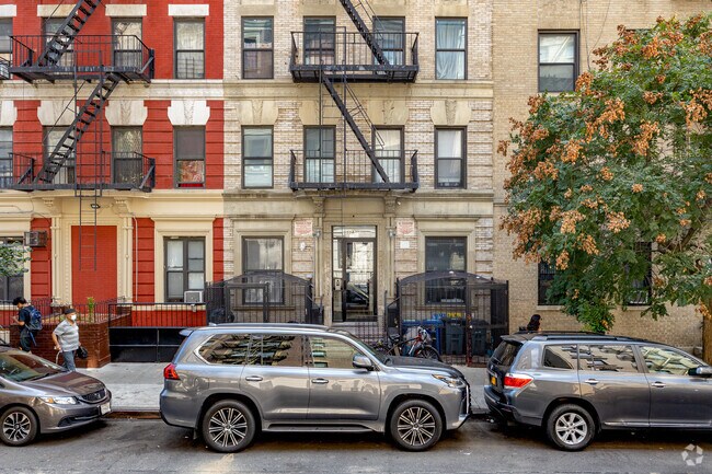 Building Photo - 558 W 151st St