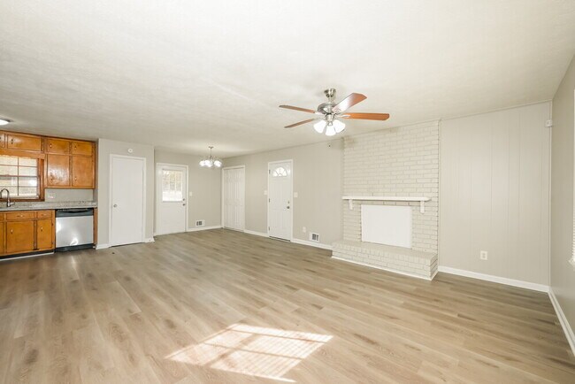 Foto del edificio - 6490 Executive Dr