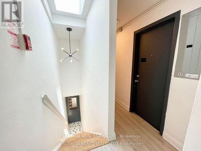 Building Photo - 15 Thorburn Ave