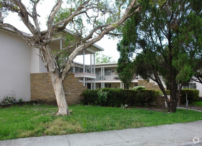 Foto del edificio - 711 Beacom Blvd