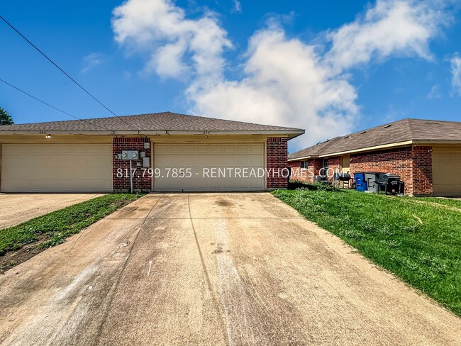 Building Photo - 858 Potomac Dr