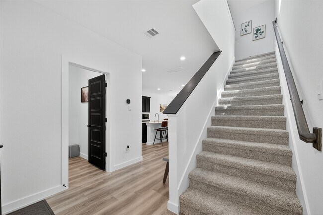 Building Photo - 3233 Creston Gate Dr