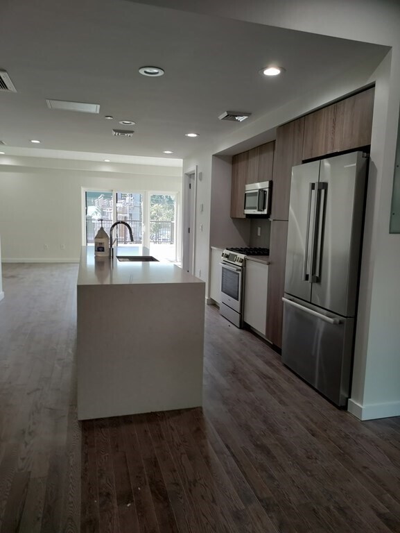 Building Photo - 127 Hyde Park Ave